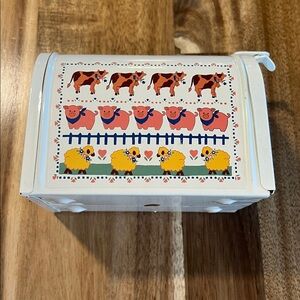 Vintage country Tin Mail Box w/ Movable Flag Country Home